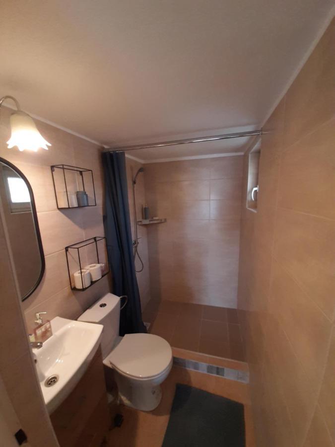 Grapeline Guesthouse Chotin Buitenkant foto