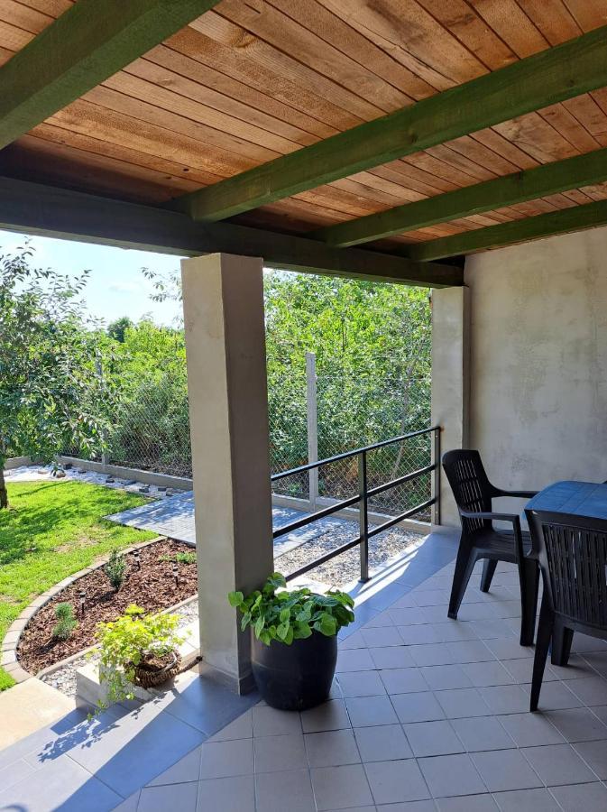 Grapeline Guesthouse Chotin Buitenkant foto