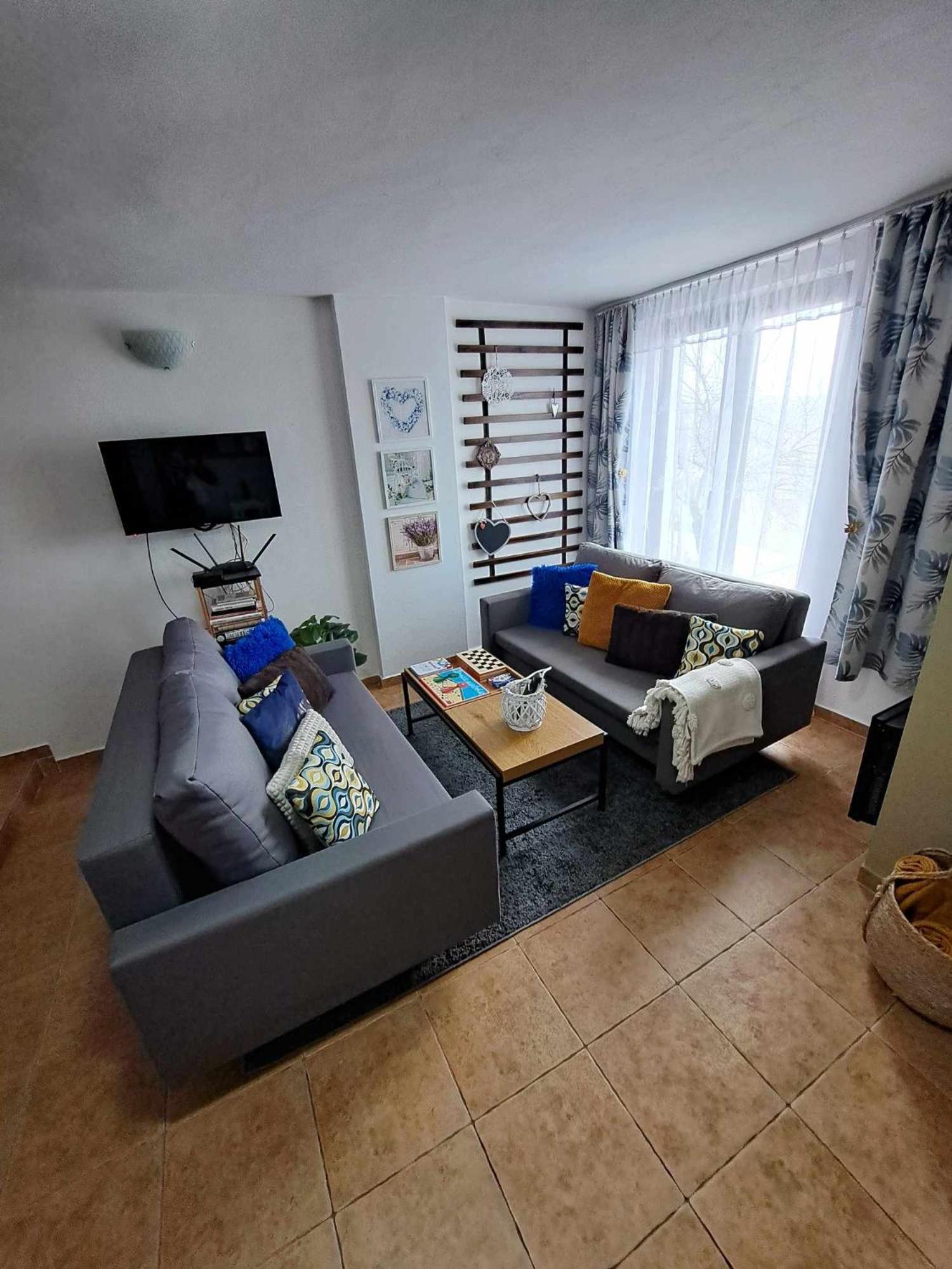 Grapeline Guesthouse Chotin Buitenkant foto