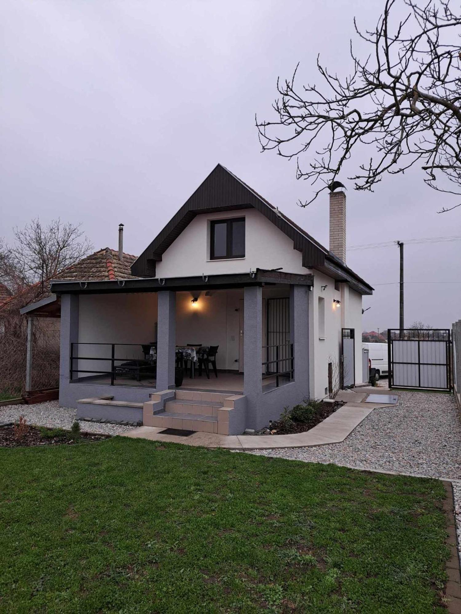 Grapeline Guesthouse Chotin Buitenkant foto