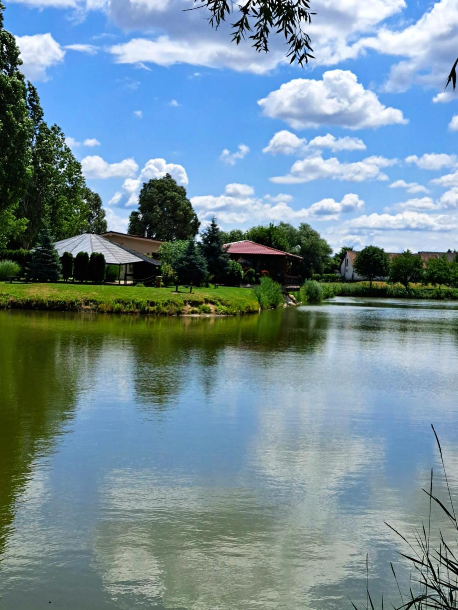 Grapeline Guesthouse Chotin Buitenkant foto